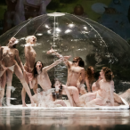 Inflatable bubble<br/>Jérôme Bosh: le jardin des désirs<br/>choreograph: Marie Chouinard