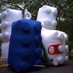 Blocs legos géants<br/>Défilé de la Fête Nationale